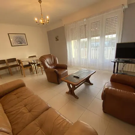 Maison Familiale à : Plages, Jardin, Garage - Fr-1-709-38 *