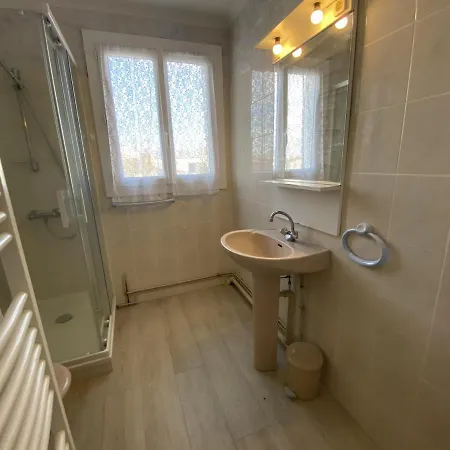 Vakantiehuis Maison De A Avec Jardin Et Garage, Proche Plages - Fr-1-709-38 *